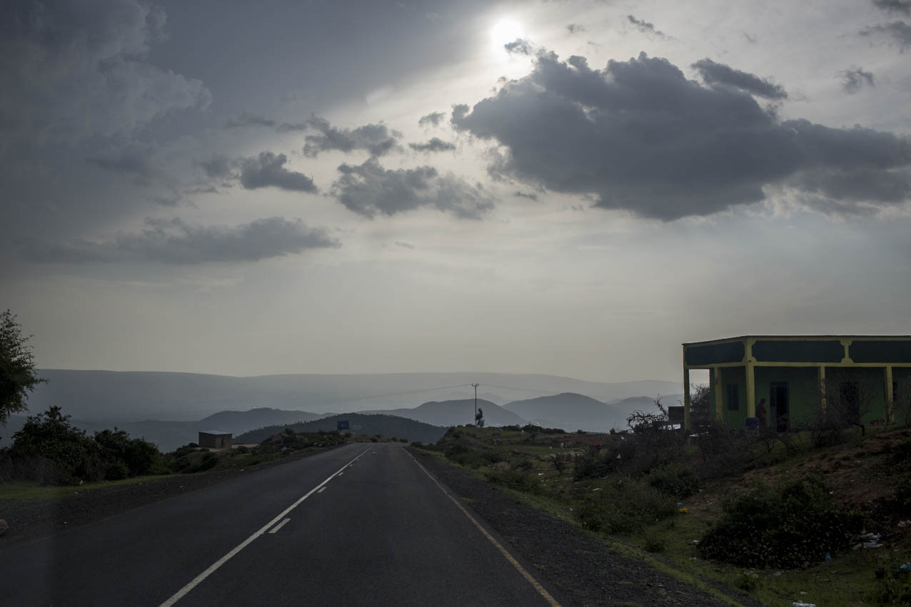 aethiopien-menschen-fuer-menschen-landschaft-wolken