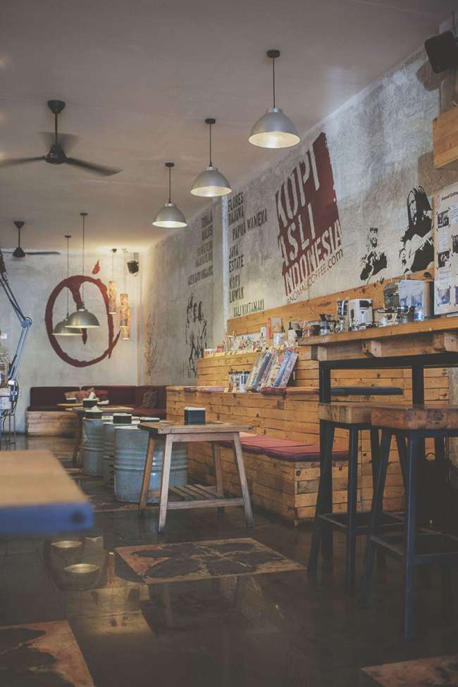 anomali-coffee-seminyak-hocker-regal