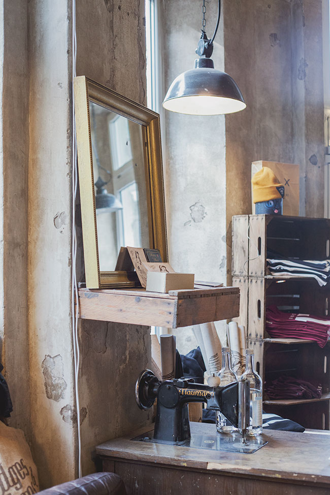 bidgesandsons-fair-fabrik-st-pauli-spiegel-lampe