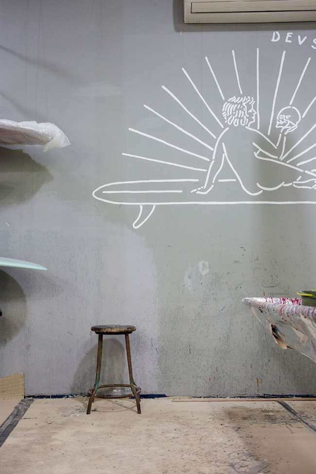 deus-ex-machina-the-temple-of-enthusiasm-surfborads-deus-bali-studio-wall-painting