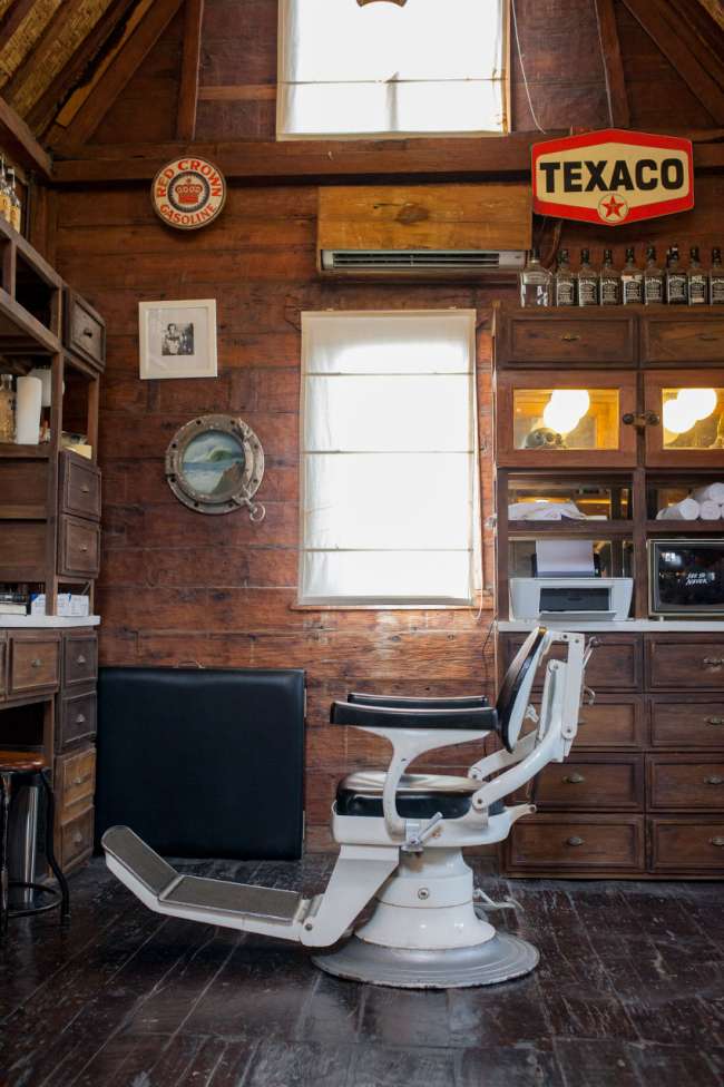 dorseys-barber-shop-at-deus-ex-machina-barber-chair-sign