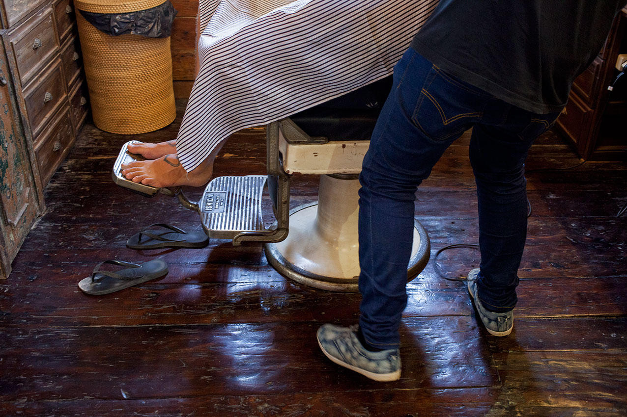 dorseys-barber-shop-at-deus-ex-machina-footrest
