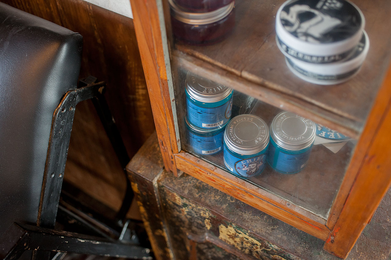 dorseys-barber-shop-at-deus-ex-machina-shelf-products