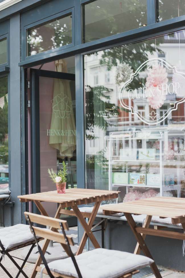 henkundhenri-keksmanufaktur-cafe-eingang