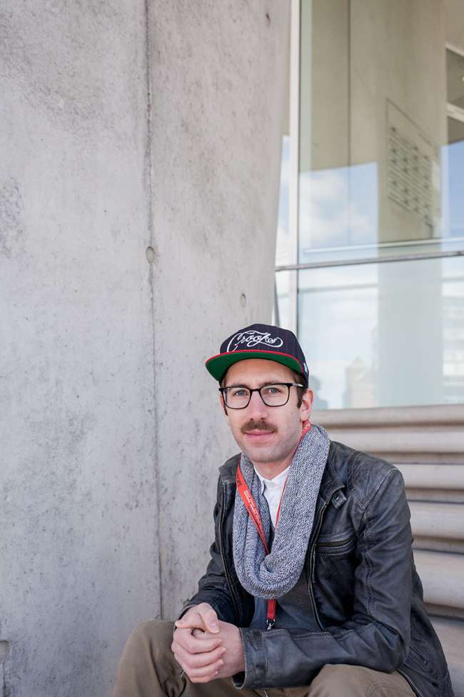 joern-stadtfuehrung-portrait-sitzen