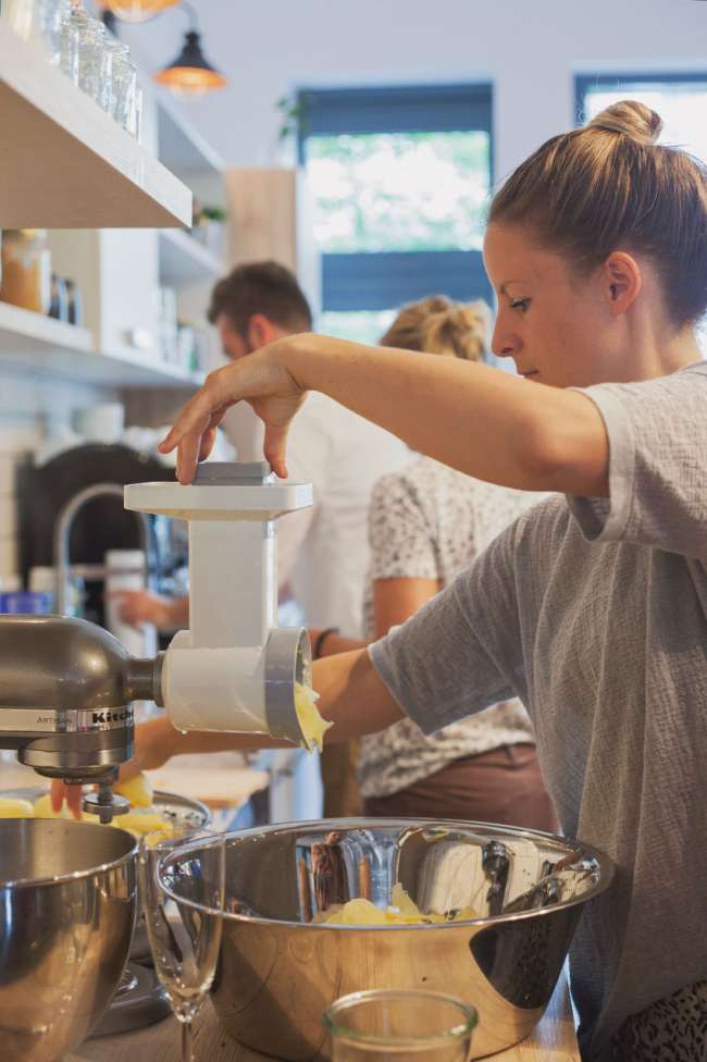 kurkuma-vegane-kochschule-kartoffeln-raspeln