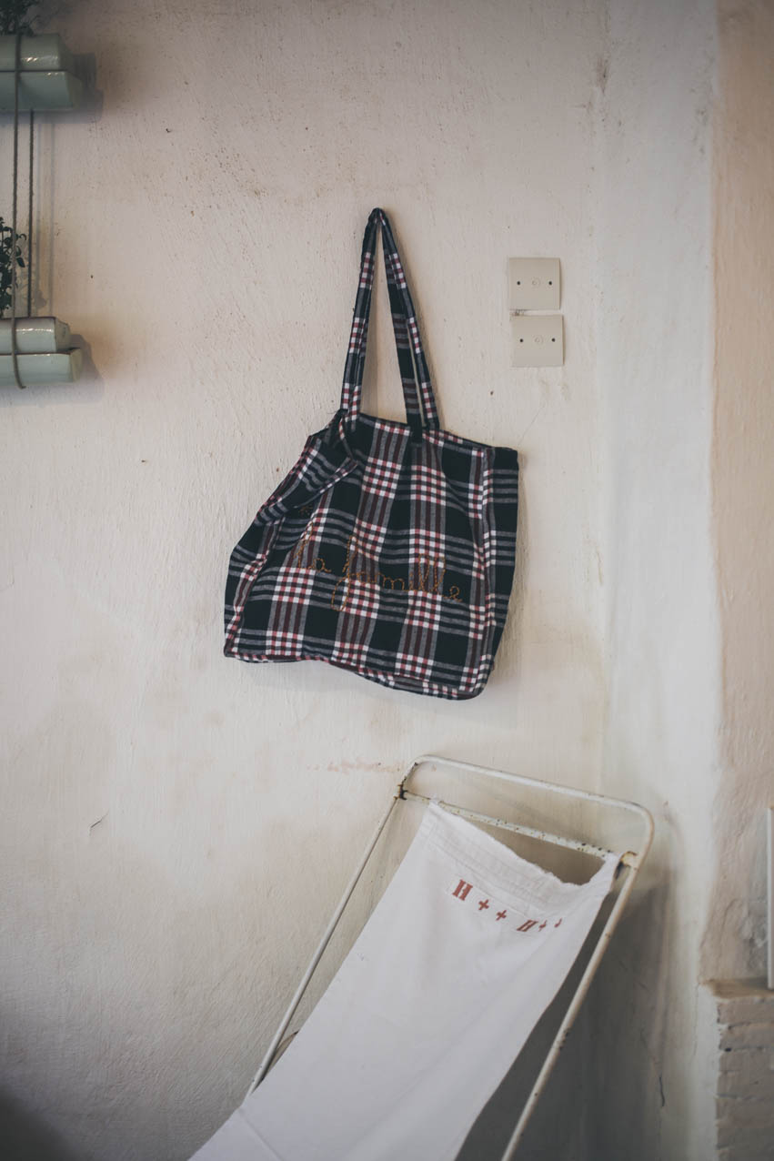 la-famille-marrakech-hamburgstories-tasche-stuhl