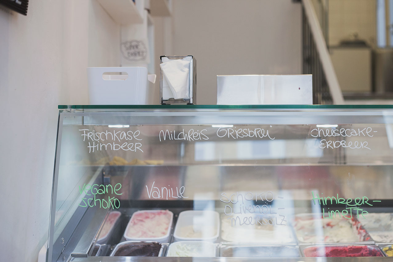 luicellass-ice-cream-eisdiele-homemade-vitrine