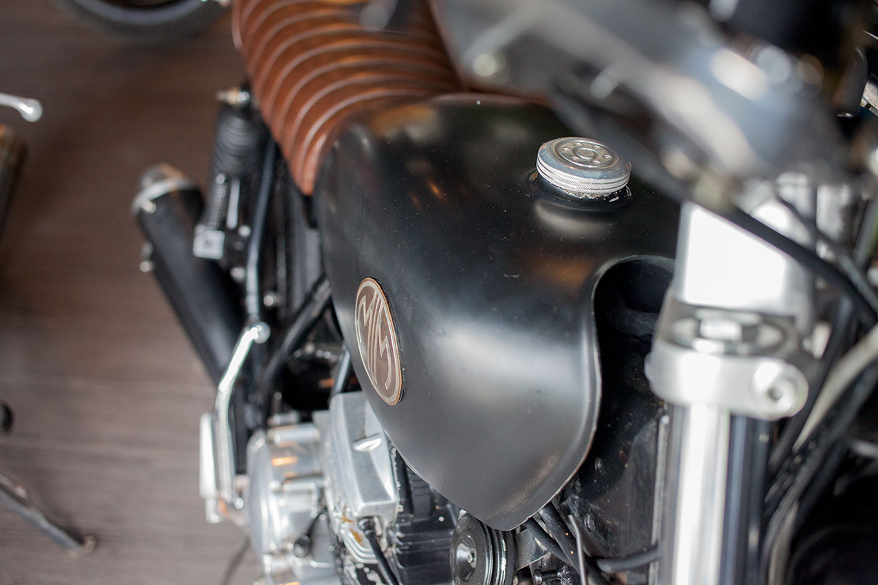 malamadre-motorcycles-bali-custom-logo-tank-detail