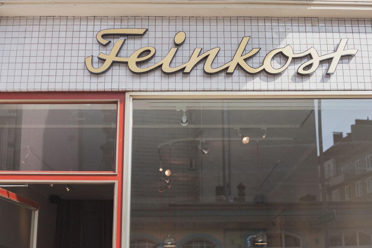 milch-und-feinkost-cafe-feinkost-eingang