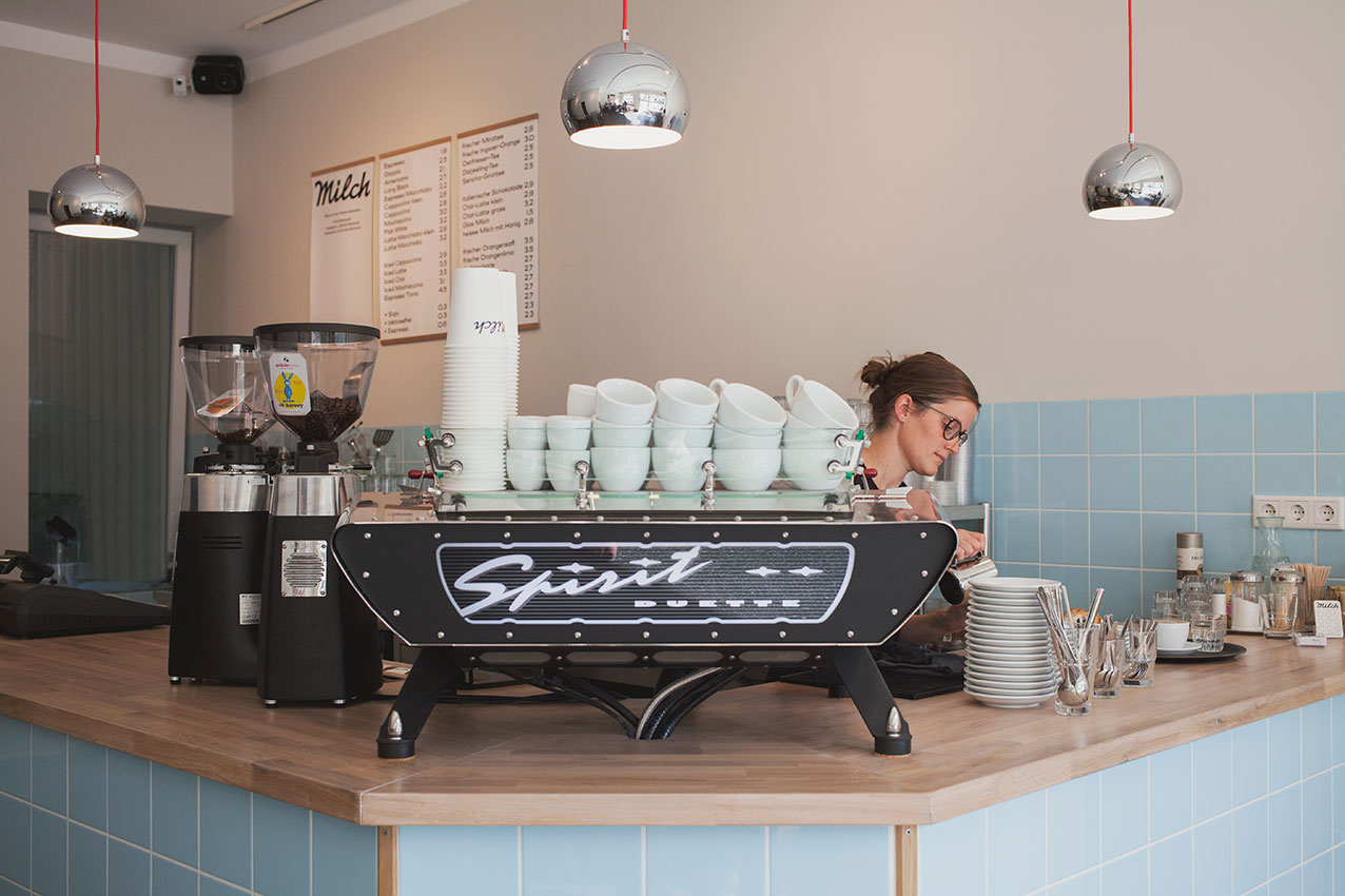 milch-und-feinkost-cafe-kaffeemschine