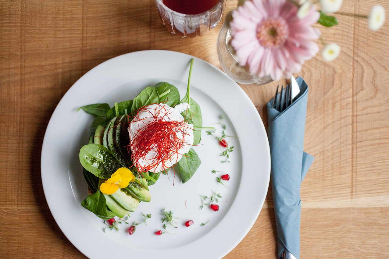 nord-coast-coffee-roastery-blume-avocadobrot-ei