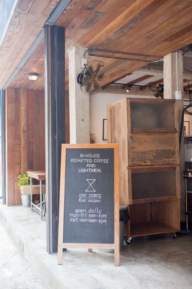one-ounce-for-onion-fashion-cafe-bangkok-coffee-shop-entrance