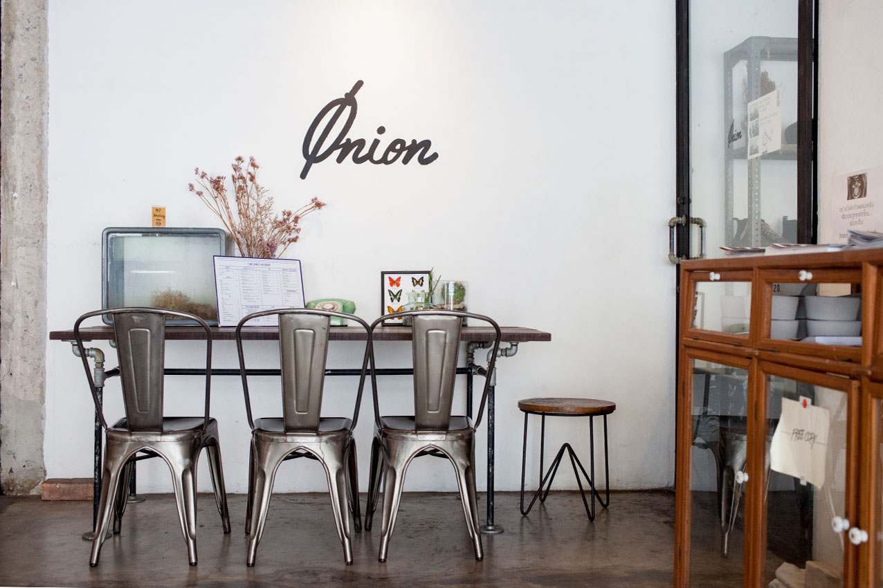 one-ounce-for-onion-fashion-cafe-bangkok-coffee-shop-logo-stuehle