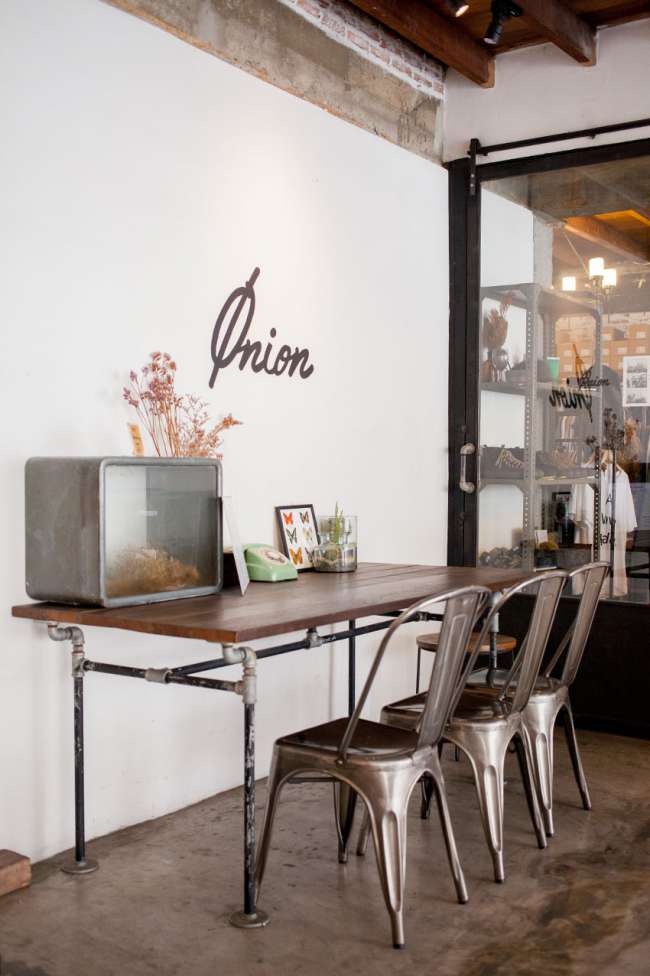 one-ounce-for-onion-fashion-cafe-bangkok-coffee-shop-tabel-logo