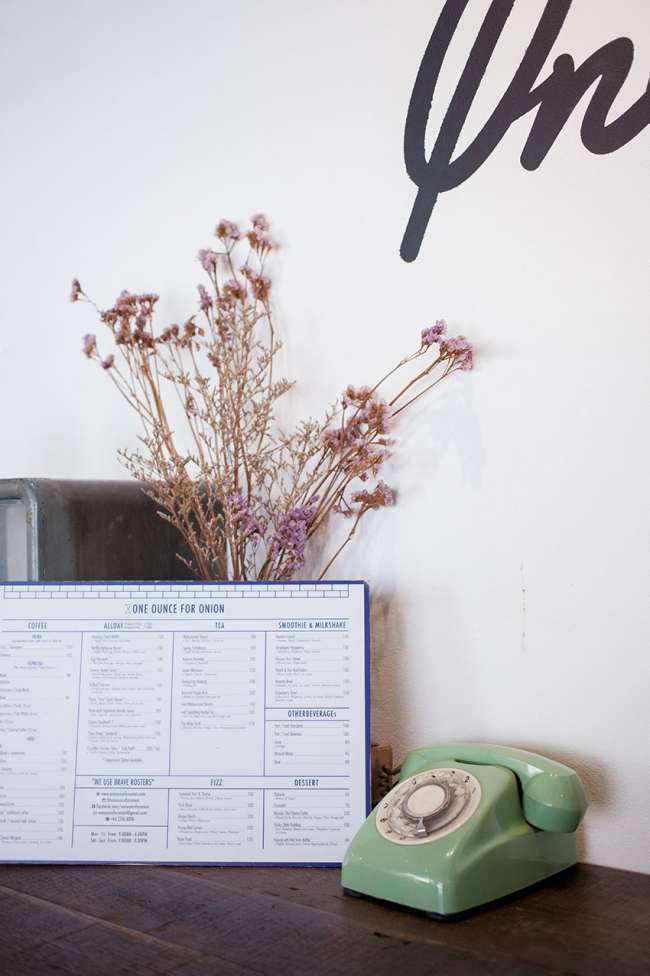 one-ounce-for-onion-fashion-cafe-bangkok-coffee-shop-telefon