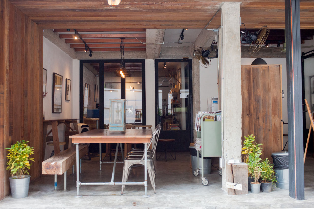 one-ounce-for-onion-fashion-cafe-bangkok-coffee-shop-tisch-terasse