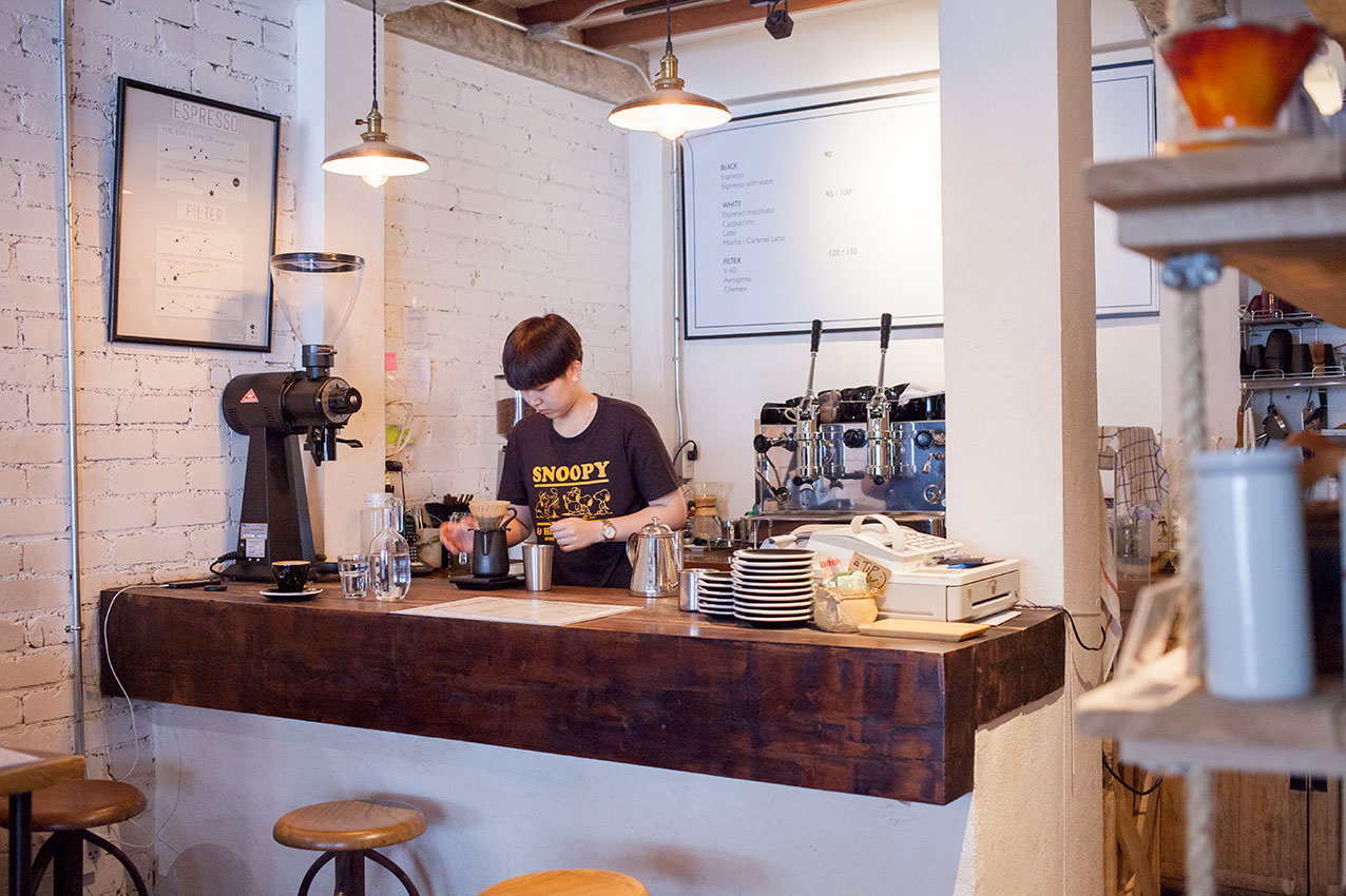 one-ounce-for-onion-fashion-cafe-bangkok-coffee-shop-tresen