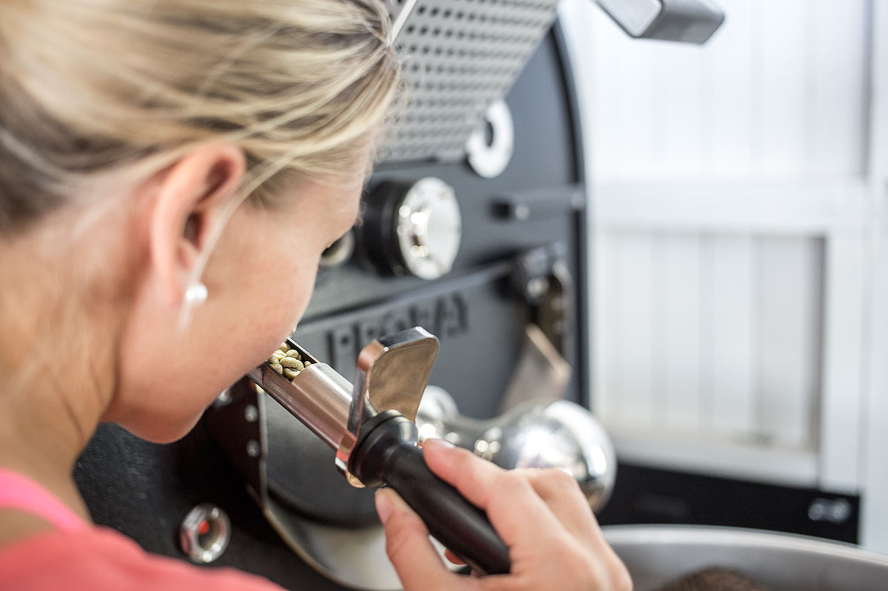 public-coffee-roasters-hamburg-kaffee-riechen