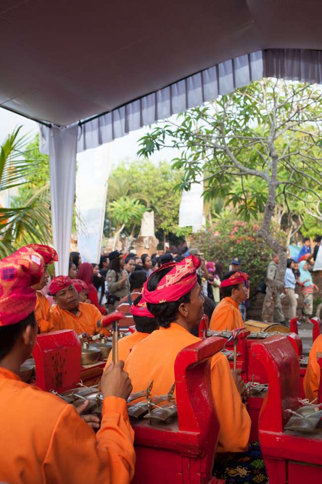 pura-lingsar-lombok-gammelan-musik