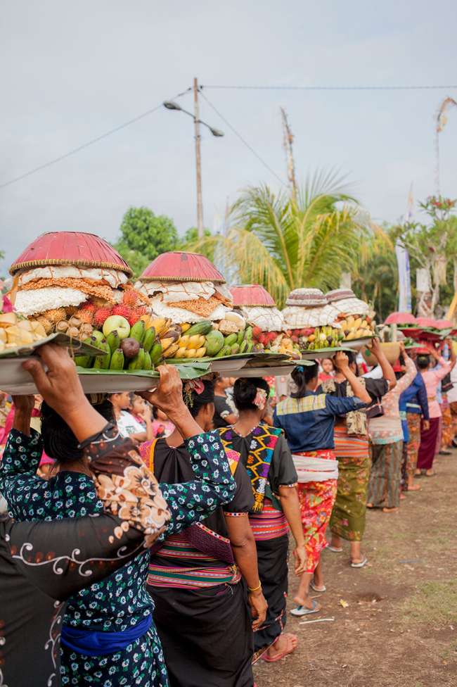 pura-lingsar-lombok-opfergaben-zeremonie