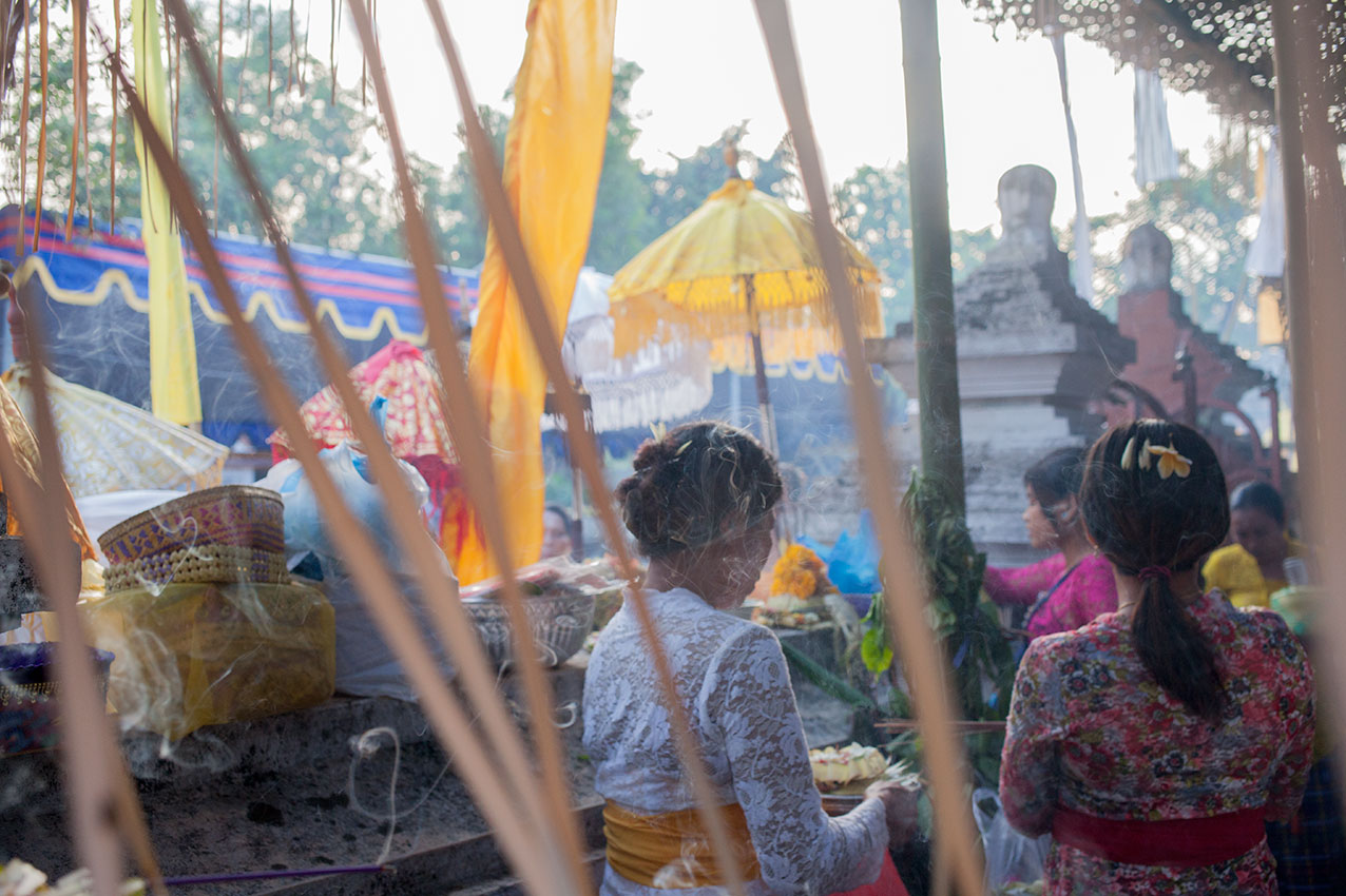 pura-lingsar-lombok-puja-tempel