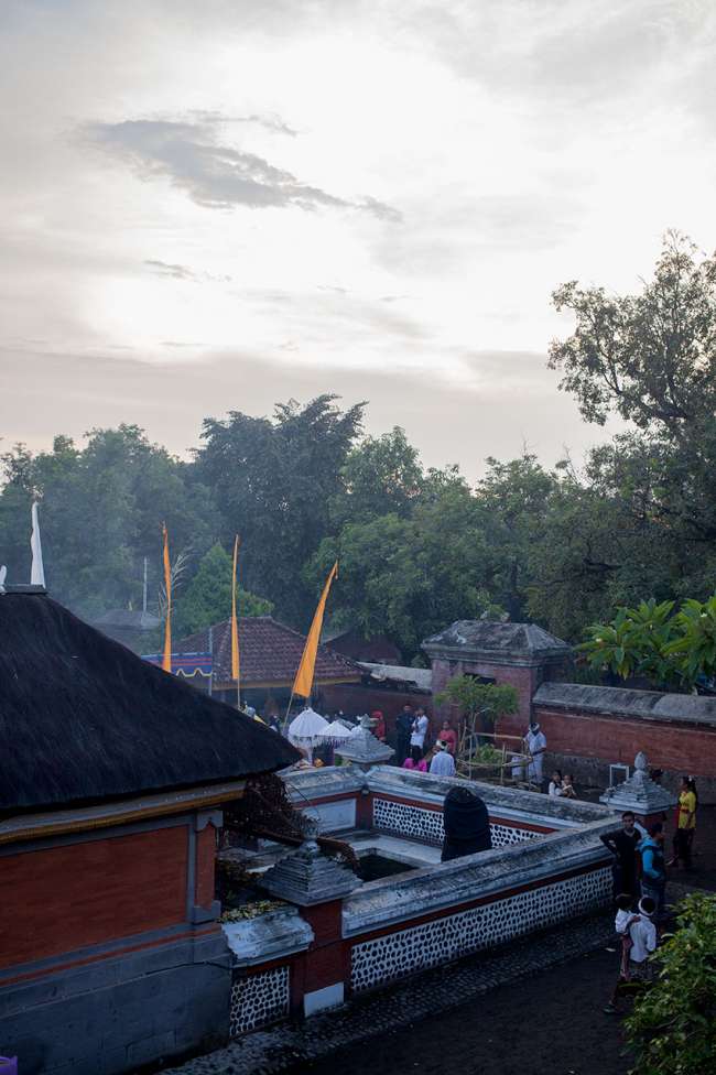 pura-lingsar-lombok-tempel