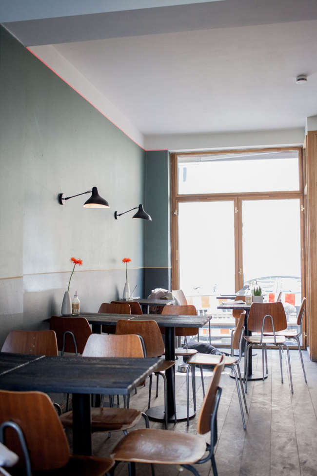 rain-cafeatery-altona-tische