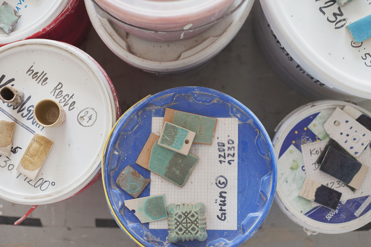 sinikka-harms-ceramics-farben-lasur