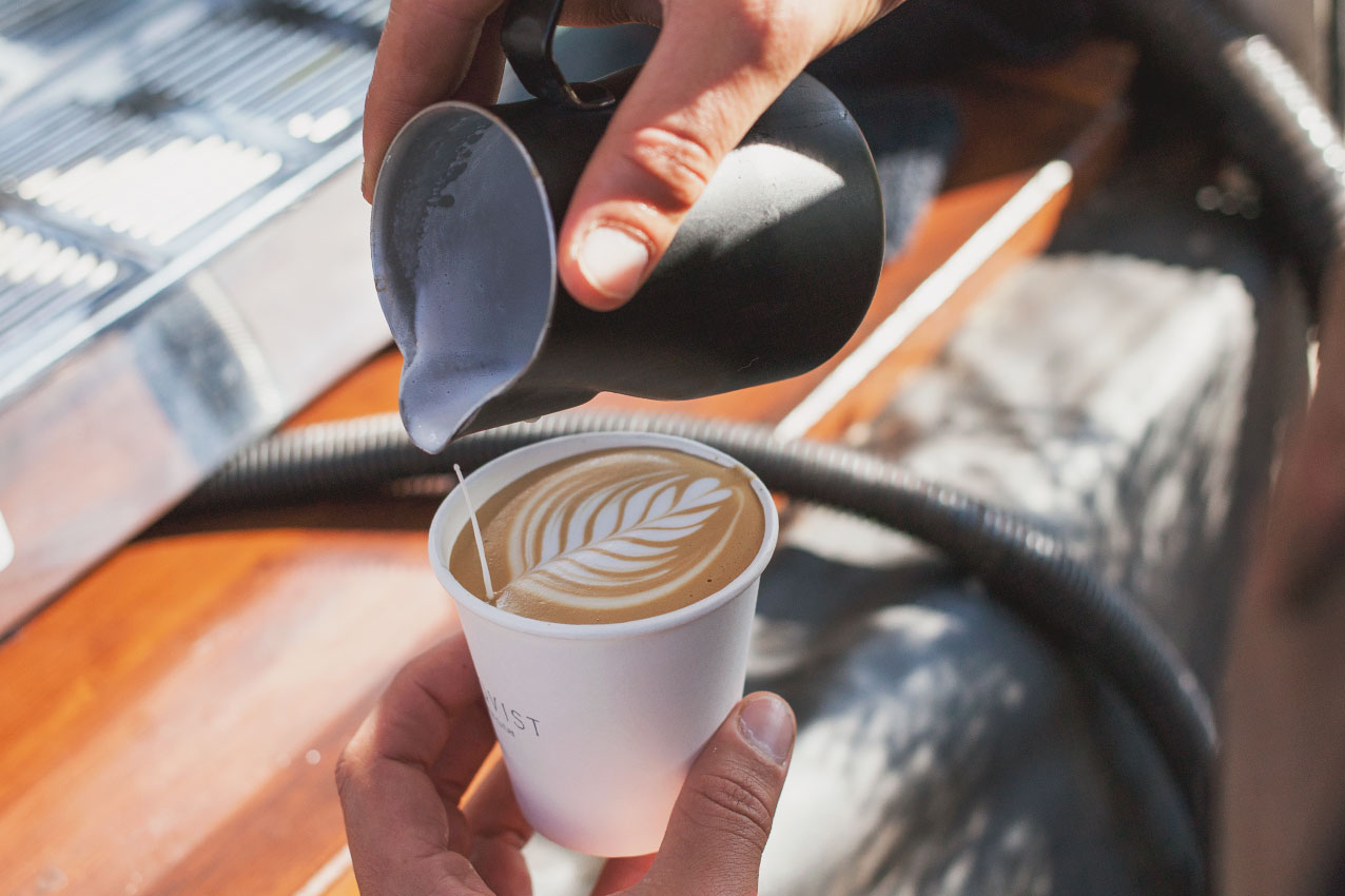 tornqvist-coffee-milch-blume-milchschaum