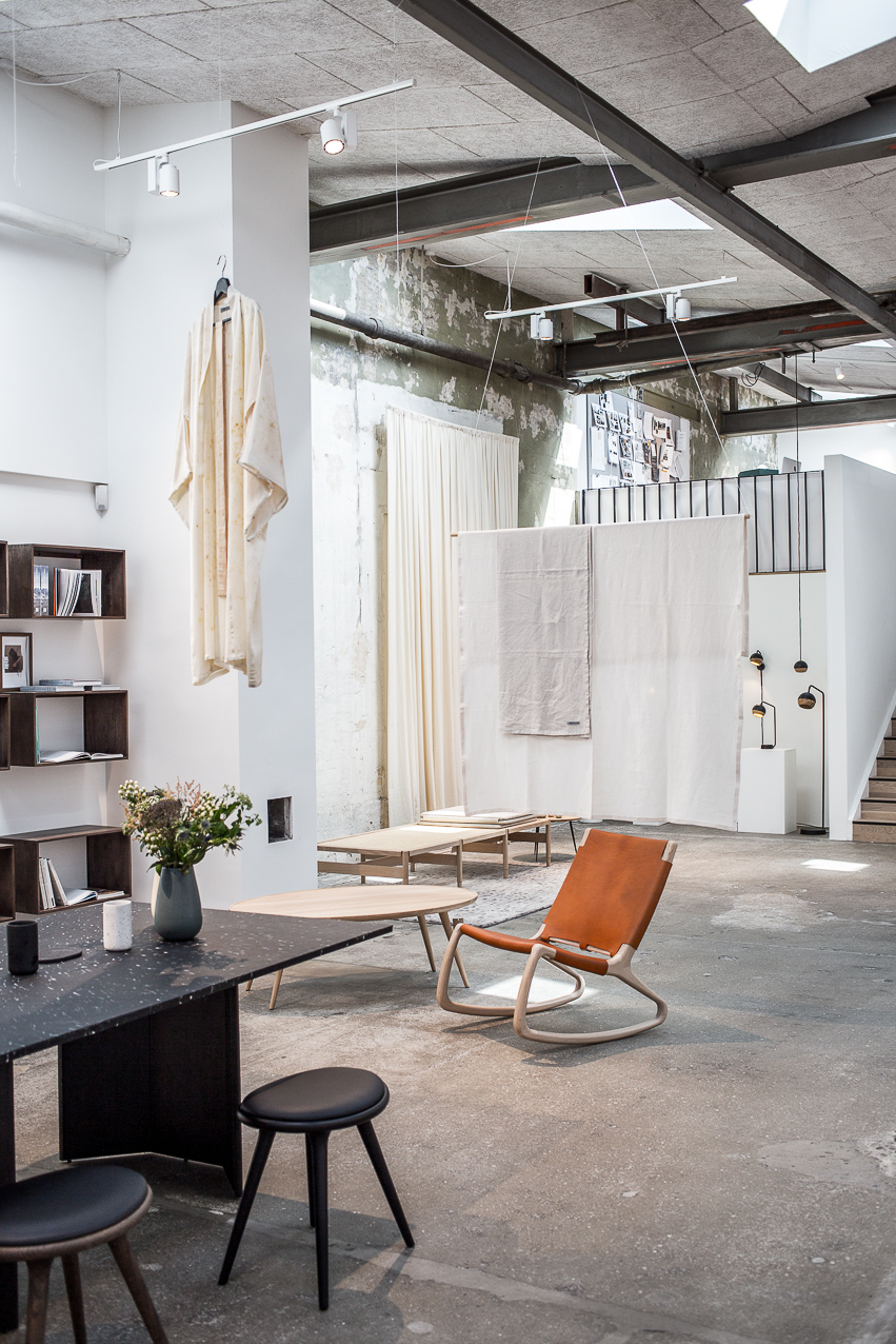 Utagleiser Photography Hamburgstories Mater Design Showroom Schaukelstuhl