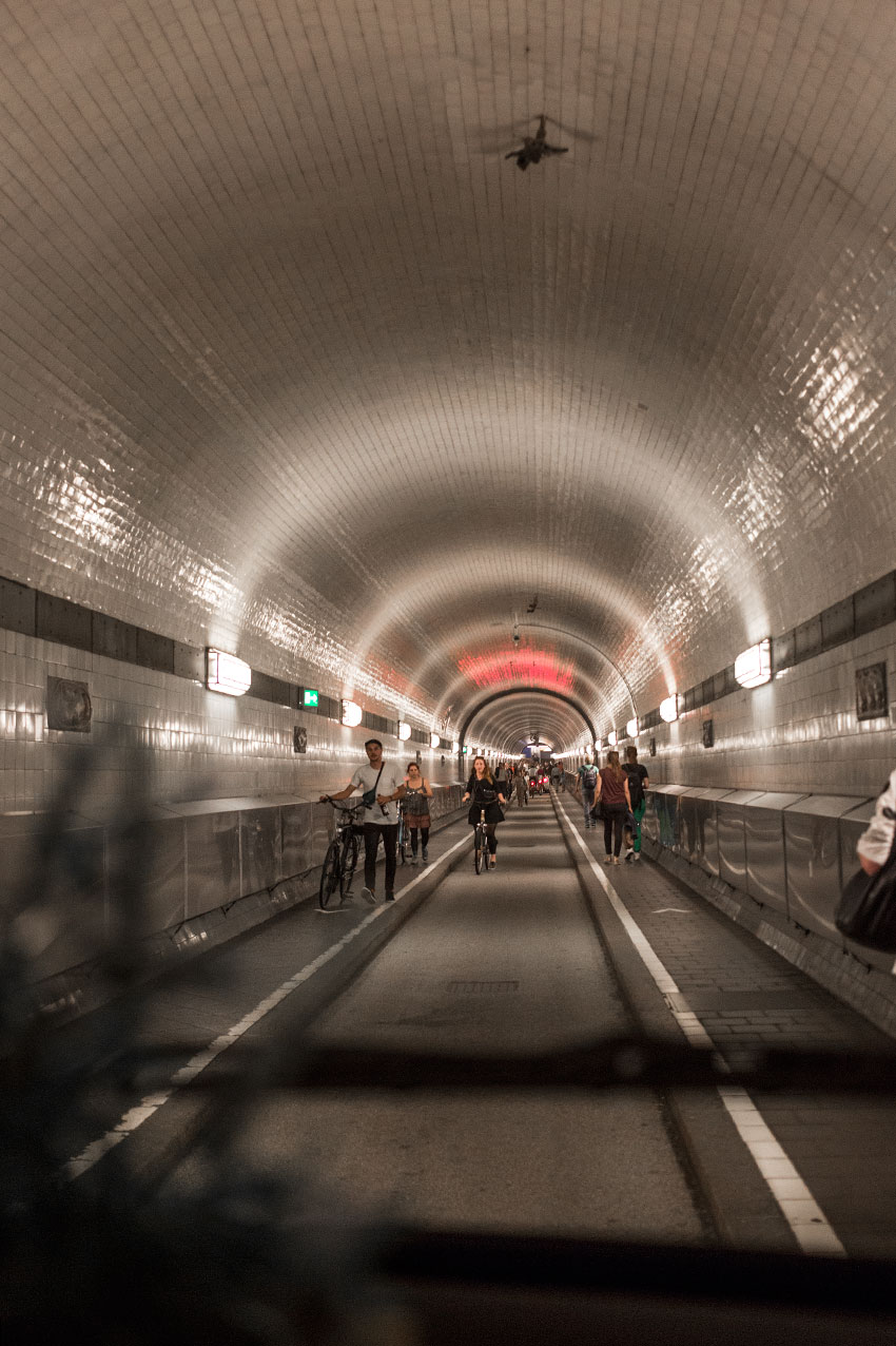 waterkant-touren-stadttouren-hamburg-elbtunnel