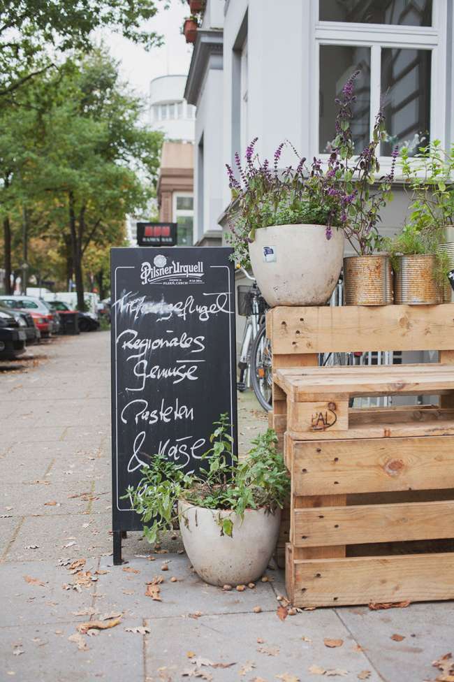 zuehlke-weinhandel-bistro-schild-pflanzen